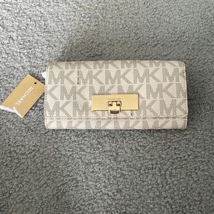 Michael Kors Handbag/Wallet NEW WITH TAGS Callie (Vanilla/Acrn) carryall